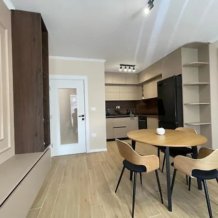 Apartment Bright & Spacious With Free Parking