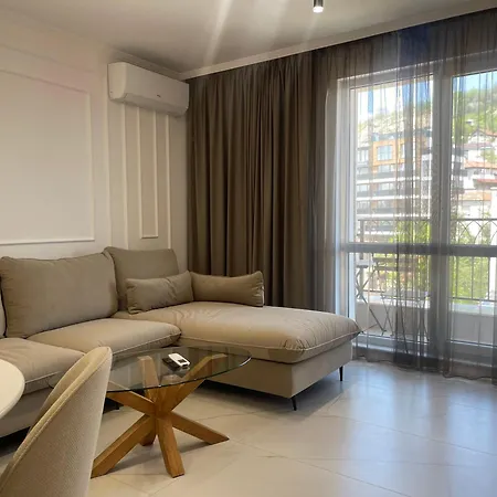 Bright & Spacious With Free Parking Plovdiv