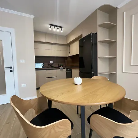 Bright & Spacious With Free Parking