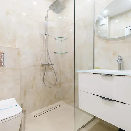 Bright & Spacious With Free Parking *