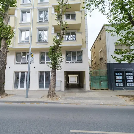 Bright & Spacious With Free Parking Plovdiv