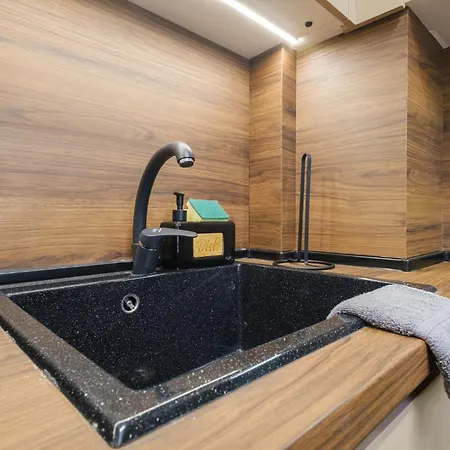 Apartment Bright & Spacious With Free Parking