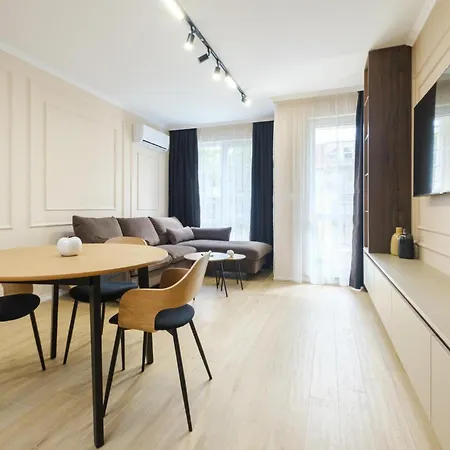 Apartment Bright & Spacious With Free Parking Plovdiv