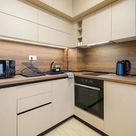 Bright & Spacious With Free Parking