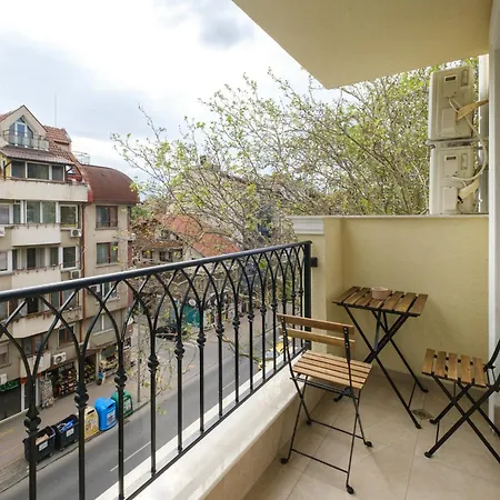 Bright & Spacious With Free Parking Apartment Plovdiv
