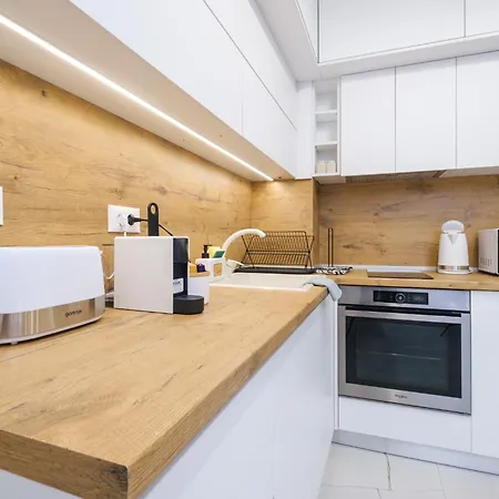 Bright & Spacious With Free Parking Plovdiv
