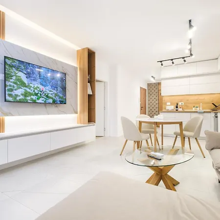 Apartment Bright & Spacious With Free Parking
