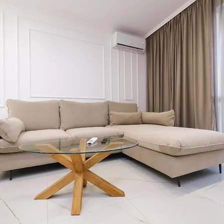 Apartment Bright & Spacious With Free Parking *