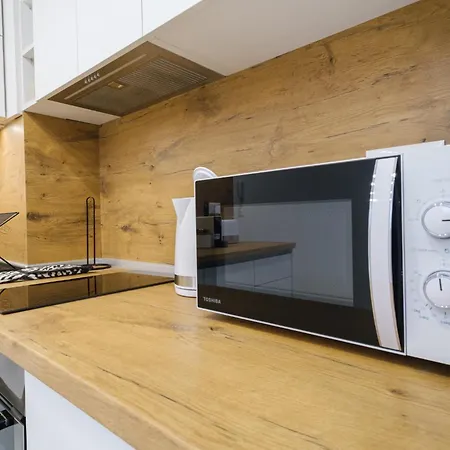 Bright & Spacious With Free Parking Plovdiv