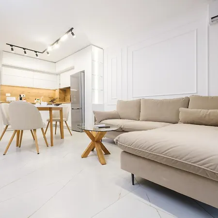 Apartment Bright & Spacious With Free Parking
