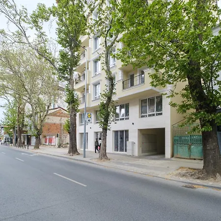 Apartment Bright & Spacious With Free Parking *