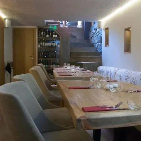 Bright & Spacious With Free Parking