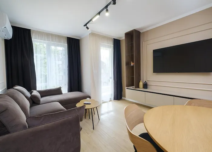 Bright & Spacious With Free Parking Apartamento