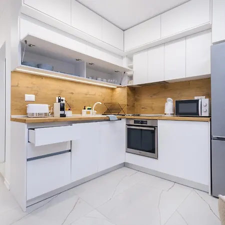 Apartment Bright & Spacious With Free Parking