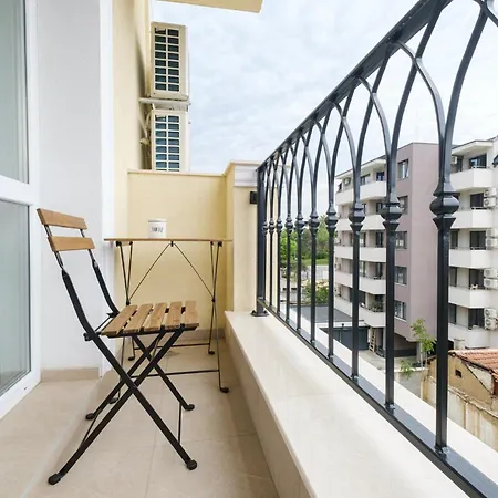 Apartment Bright & Spacious With Free Parking *