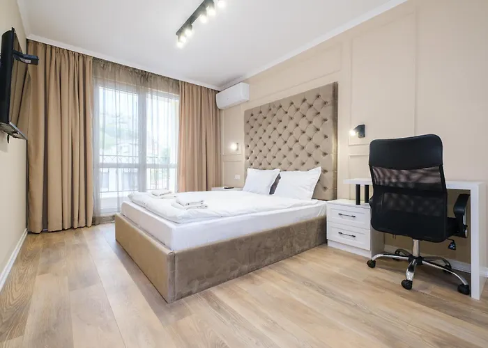 Bright & Spacious With Free Parking بلوفديف