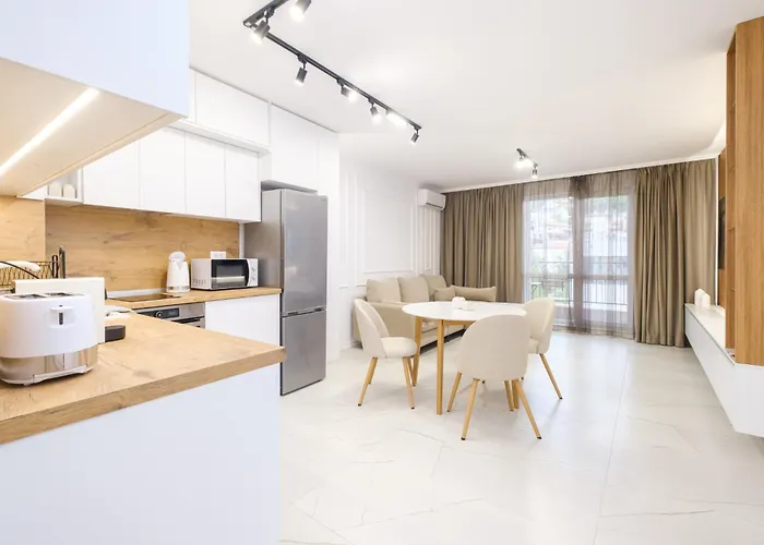 Bright & Spacious With Free Parking